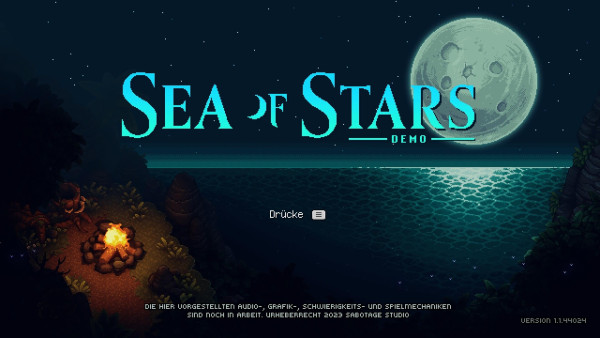 Screenshot aus dem Game „Sea of Stars”. Zu sehen ist der Titelbildschirm mit dem Logo des Games, einem Meer im Hintergrund und dem Mond. Vorne links sieht man ein Lagerfeuer.