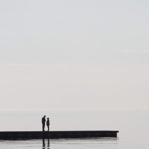 A photography of a couple by the shores of Lake Ontario in Toronto