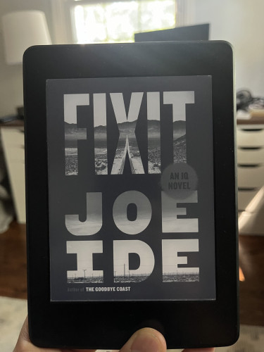 Digital cover of Fixit by Joe Ide on a Kindle Paperwhite device.