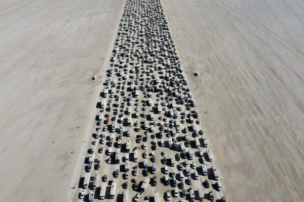 Car convoy, 10 lanes wide, leaving Burning Man