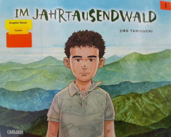 Cover von "Jahrtausendwald" zeigt einen Jungen vor Grüner Landschaft