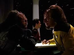 Kurn and Worf having a discussion at Ten Forward. 
