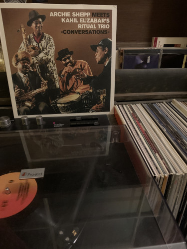 Conversations on the turntable 