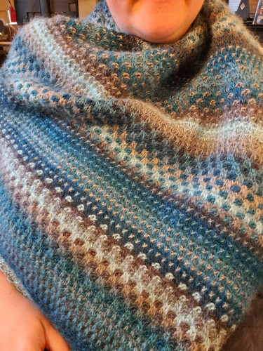 Knitted shawl in blue-grey mosaic pattern