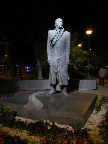 Statue of William Saroyan in Yerevan, Armenia. By Raffi Kojian - Own work, CC BY-SA 3.0, https://commons.wikimedia.org/w/index.php?curid=26220630