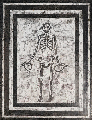 Mosaic of a skeleton holding two jugs. The skeleton appears to be smiling. The white mosaic has three black borders.