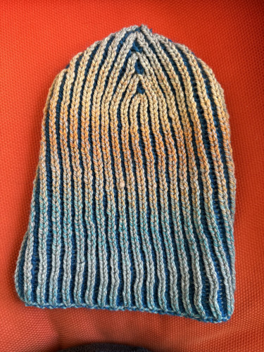 Simple brioche hat. Primary yarn light blue to orange, background color blue