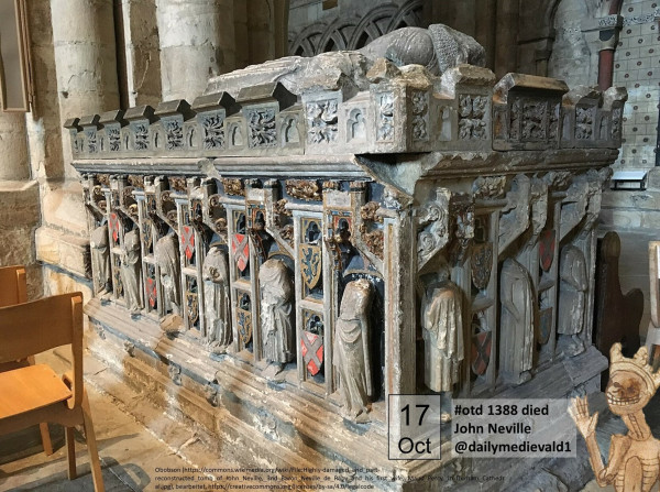 The picture shows a richly decorated high grave with clear damages