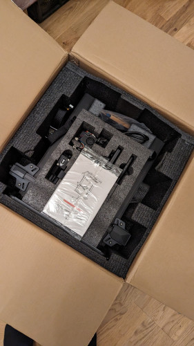 Foto in die gelieferte Kiste mit dem 3d Drucker Creality Ender 3 S1 Pro 