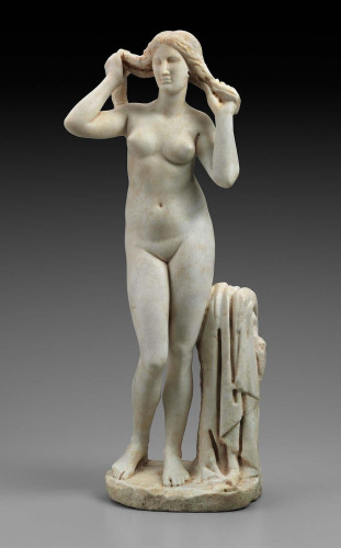 A fully nude marble sculpture of Aphrodite.