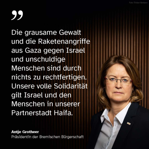 Ein ernstes Portrait von Antje Grotheer vor einer braunen Holzwand. Text: Die grausame Gewalt und die Raketenangriffe gegen Israel und unschuldige Menschen sind durch nichts zu rechtfertigen. Unsere volle Solidarität gilt Israel und den Menschen in unserer Partnerstadt Haifa.