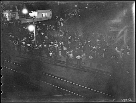 The only known photograph of the Christie Pits riot with people shown crowded on a dark street. By unknown Globe and Mail photographer - This image is available from the City of Toronto Archives, listed under the archival citation Fonds 1266, item 30791 (Globe and Mail Collection).This tag does not indicate the copyright status of the attached work. A normal copyright tag is still required. See Commons:Licensing for more information., Public Domain, https://commons.wikimedia.org/w/index.php?curid=10309224